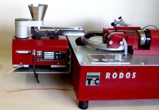Dry disperser RODOS with rotating table and brush pre-disperser
